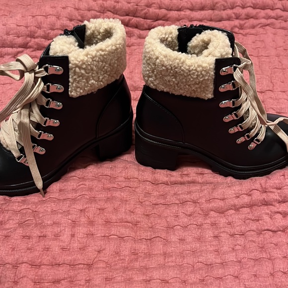 Black Sherpa lace up chunky lug sole shearling booties. Never worn - Picture 5 of 5